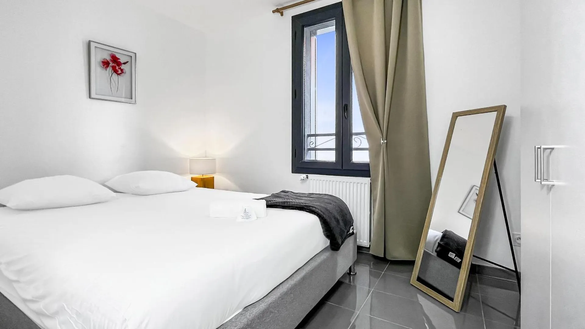 Homey Luxury - Proche Du Centre-Ville, Des Transports, De Geneve Annemasse Apartment